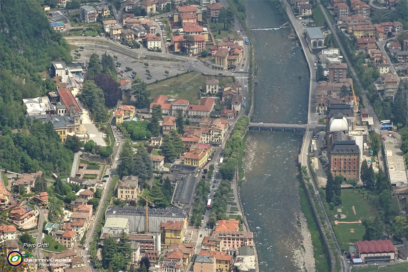 59 Zoom sul centro di San Pellegrino Terme.JPG